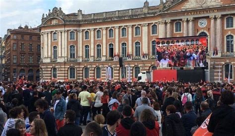 Toulouse Un écran géant au Capitole pour voir le Stade le TFC et la Traviata Actu Toulouse
