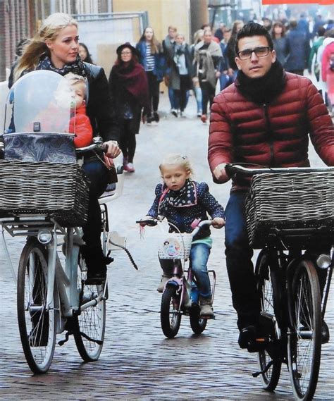 Seit dem jahr 2015 ist er teil des schlagertrios klubbb3. Jan, Liza, Emma en Senn Smit | Jan smit, Singer, Bicycle