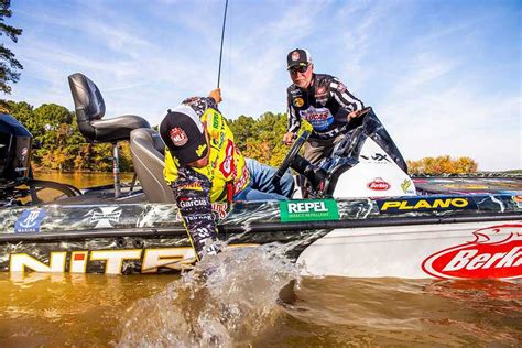 Nine professional anglers will run skeeter boats during the 53 episodes airing on discovery channel, sportsman channel, cbs, and cbs sports. Major League Fishing - Outdoor Channel