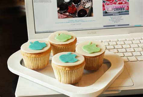 Now arsenal can't even string 5 passes together unless its across the defence. Bye Bye Steve Jobs - Cupcakes by mydrugstore on DeviantArt