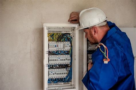 Developing Trade Skills Why You Need To Become A Licensed Electrician