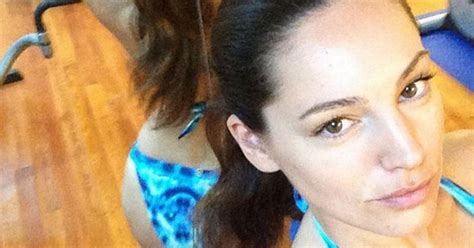Kelly Brook Posts Sexy Selfies From The Gym And After Her Morning Swim