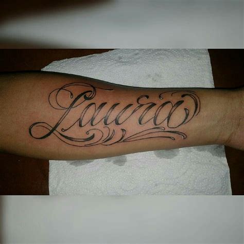 Tattoo Nombre De Laura Tatuajes Delicados Femeninos Tatuajes