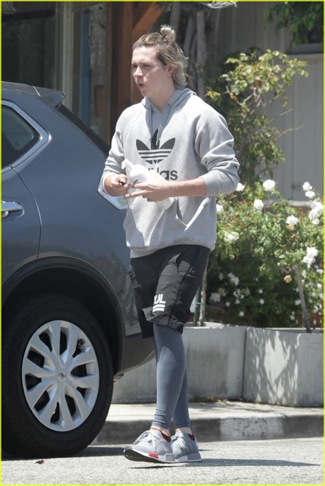 Photo Brooklyn Beckham Goes Shirtless In Gym Workout Photo 03 Photo 3730625 Just Jared