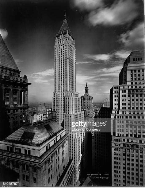 40 Wall St Photos And Premium High Res Pictures Getty Images