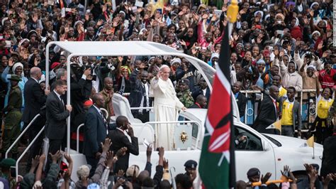 Pope Francis Visits Kenyan Slum Lashes Out At Elite Cnn