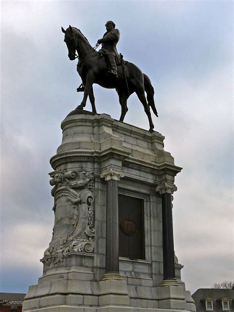 Equestrian Statue Of Robert Edward Lee In Va Richmond Us