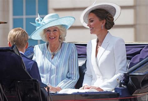 Queen Elizabeth Iis Platinum Jubilee Kicks Off With Pomp Arab News