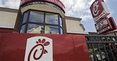 Nation's restaurant news partnered with datassential, a consumer research brand, to release its 2017 consumer picks survey, which shows us how america's most popular restaurants stack up against. Chick-fil-A ranked as America's favorite fast-food chain ...