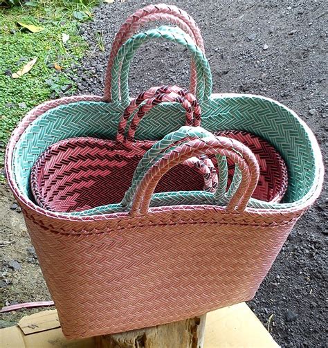 Ini hanya contoh ukuran kecil agar mudah dan cepat dimengerti, jika ingin membuat lebih. Tas Kerajinan Anyaman Plastik Dari Magelang ~ The ...