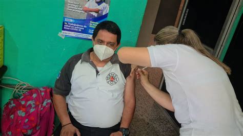Bomberos Voluntarios De Puerto Barrios Son Vacunados Contra El Covid 19