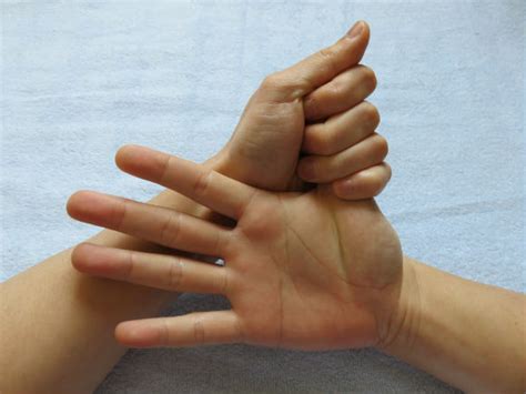 A Simple Diy Shiatsu Hand Massage To Relieve All That Pent Up Stress