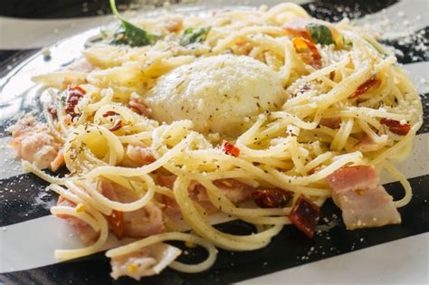 Spaghetti bolonhesa com queijo Foto Grátis