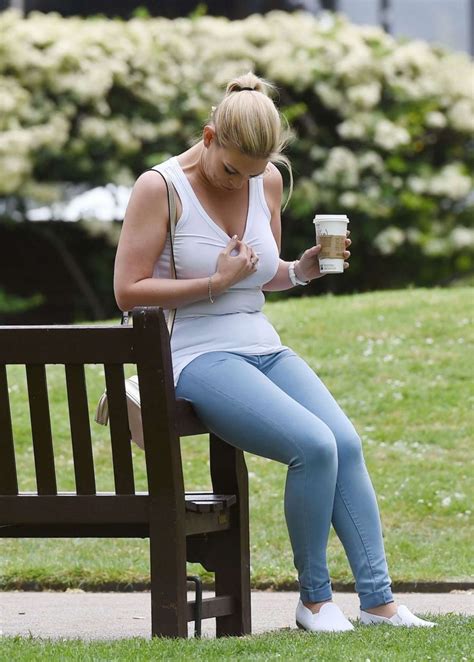 Frankie Essex In Jeans At A Park In London Indian Girls Villa Celebs Beauty Fashion And
