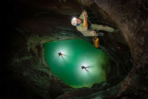 Epic Flood Sends Cavers Scrambling For Their Lives In The Worlds