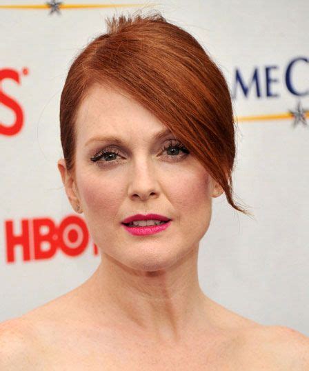 Did Noted Redhead Julianne Moore Pull Off This Fuchsia Lipstick I Say Yes Julianne Moore