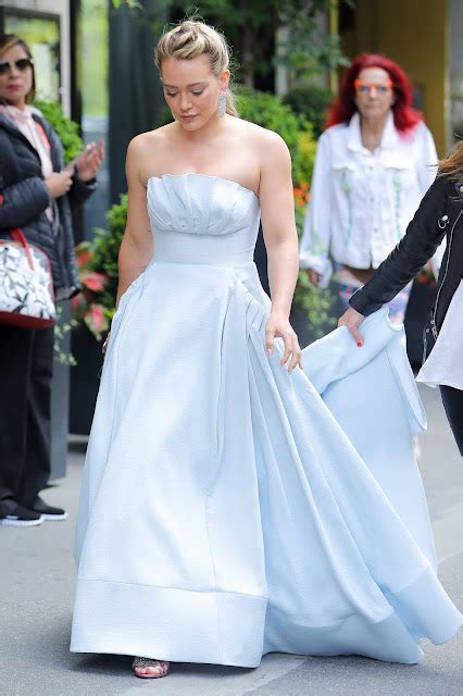 Hot Mama Hilary Duff Ponytail And Gown ~ Krazy Fashion Rocks