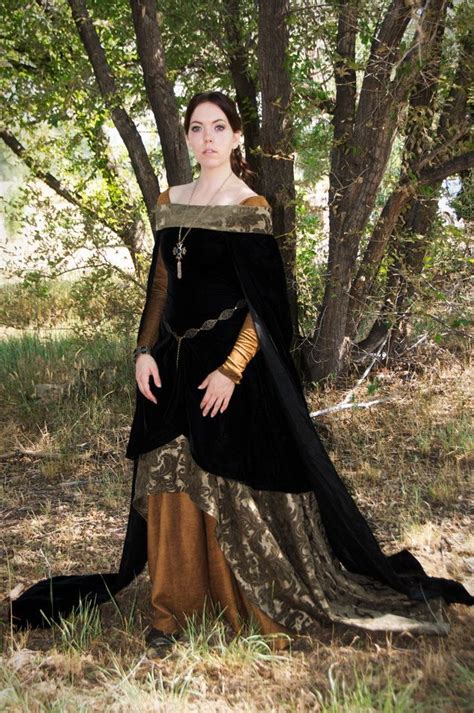 Custom 15th Century 1400s Medievalrenaissancehistorical Gown