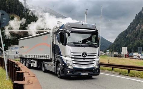 Mit Brennstoffzelle Ber Den Brenner Daimler Truck Testet Wasserstoff