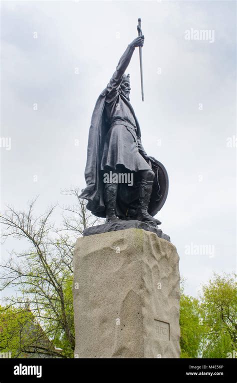 Statue Of King Alfred Winchester Stock Photo Alamy