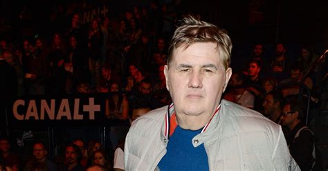 Net worth, biography, birthdays, family and many more. Pierre Ménès - People au match de boxe La Conquête Acte 4 T.Yoka VS C.Leonet au palais des ...