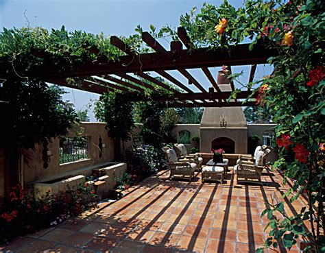 Tuscan Style Courtyard Add Some Much Needed Privacy