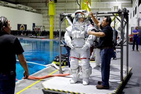 Nasa Astronauts Train In Underwater Space Station Bbc News