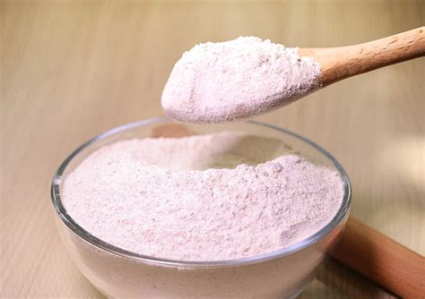 Entahlah, saya sendiri tidak tau asal muasal diberi nama gemblong. Mengulik Kandungan, Manfaat dan Pengganti Tepung Maizena