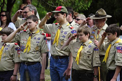 Boy Scouts Of America Moves To Stop Banning Gay Troop Leaders La Times