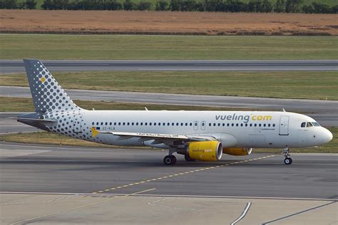 Vuela Y Punto Vueling Airlines Ec Klb Airbus A320 214 Cn Flickr