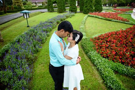 Sangat berbeda dengan konsep foto formal yang mungkin harus menyewa baju dan menyiapkan banyak properti untuk mendukung chemistry pada sebuah foto. √ 30+ Konsep Prewedding (OUTDOOR, INDOOR, UNIK, CASUAL ...