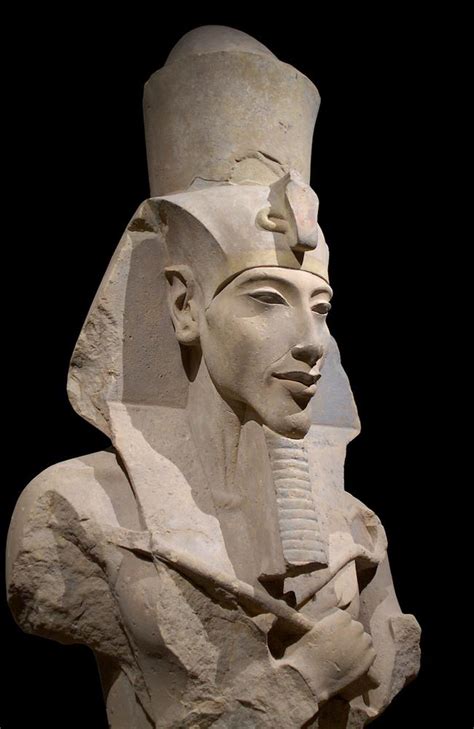 Queen Nefertiti May Hide Inside Tutankhamuns Tomb
