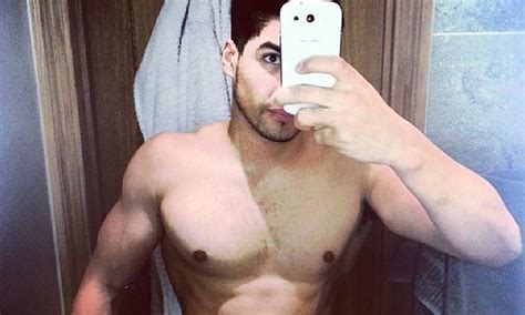 Louis Smith Posts Extremely Saucy Bathroom Mirror Selfie To Show Off Torso Daily Mail Online