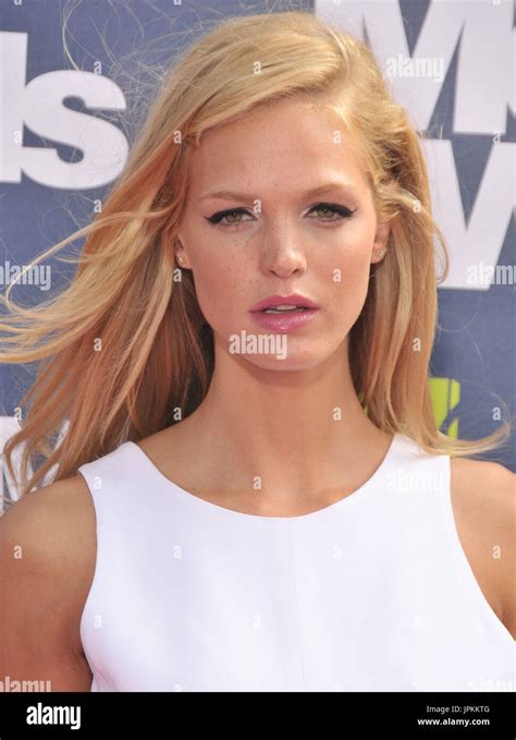 Erin Heatherton At The 2011 Mtv Movie Awards Arrivals Held At The