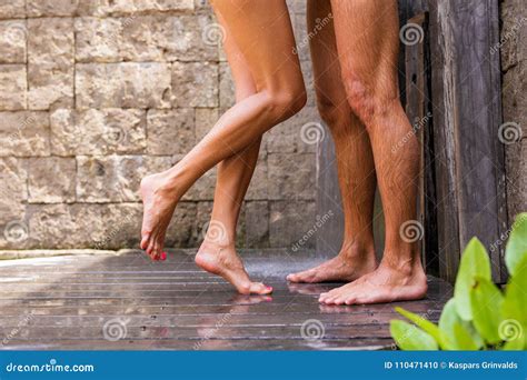 pares que tienen ducha junto foto de archivo imagen de amor sincero 110471410