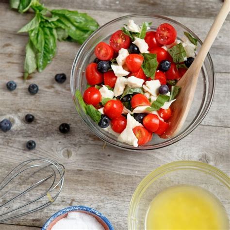 Red White And Blueberry Salad This Quick And Easy Blueberry Caprese
