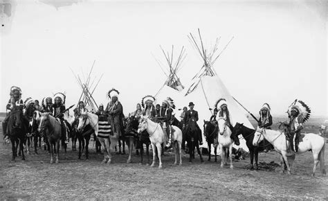 Historic Native Americans Monochrome 2k Wallpaper Hdwallpaper Desktop American Indian