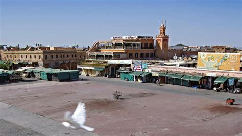 ساحة جامع الفنا بمراكش المغربية صمت كئيب يطغى على قلب المدينة النابض