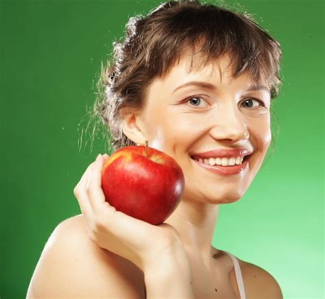 Premium Photo Woman Holding An Apple