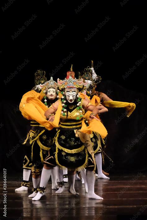 Foto De Tari Topeng Panji Panji Traditional Dance Traditional Mask