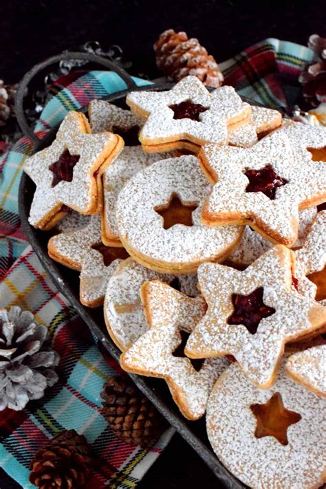 Vanillekipferl are swiss, austrian, german, czech, slovak, polish and hungarian small, crescent shaped biscuits. Traditional Austrian Christmas Cookies : Traditional ...