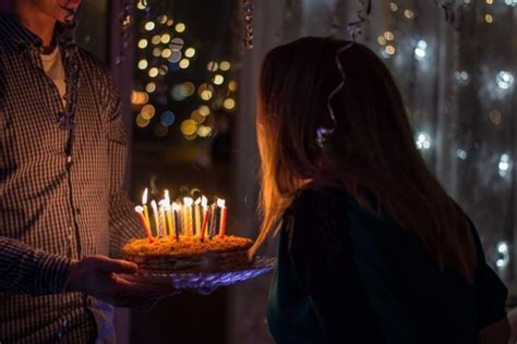 Jadi Tradisi Ini Asal Mula Ritual Tiup Lilin Saat Ulang Tah