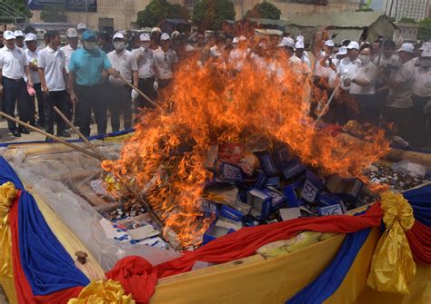 Myanmar Thailand Incinerate Illicit Drugs Worth 11 Billion Asia