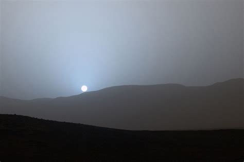 Nasas Curiosity Rover Has Captured A Gorgeous Blue Martian Sunset