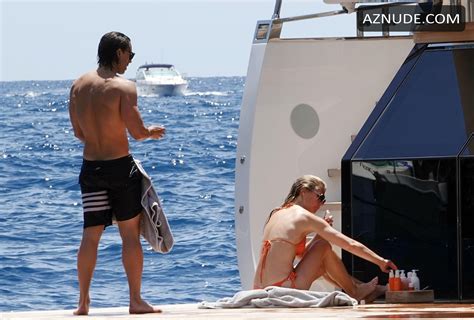 Gwyneth Paltrow Sexy On Holiday In Capri Aznude