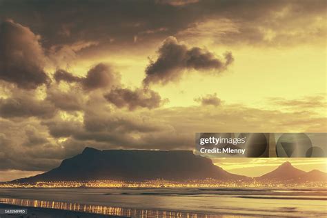 Cape Town Table Mountain Twilight Scene High Res Stock Photo Getty Images