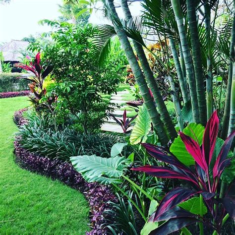 Beautiful Tropical Front Yard Landscape Ideas To Make Your Home