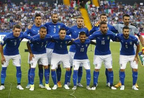 Ya, kejadian bermula saat rooney melakukan pelanggaran keras ketika dia membela timnas inggris saat melawan portugal di babak perempat final. Daftar Nama Pemain Timnas Italia 2017 Terbaru (Skuad ...