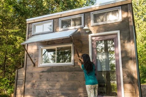 Small houses small spaces upwards of 500 to 1200 square feet depending on the number of inhabitants. TINY HOUSE TOWN: Modern Tiny House For Sale in Knoxville