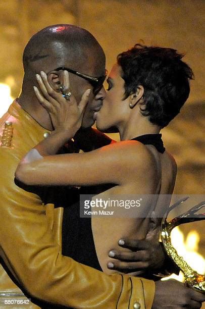 Jamie Foxx And Halle Berry Photos And Premium High Res Pictures Getty